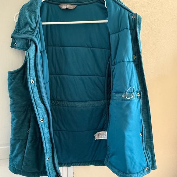 The North Face Women's Quilted Vest Medium Blue Zip And‎ Button Mock Neck Puffer - Picture 5 of 11